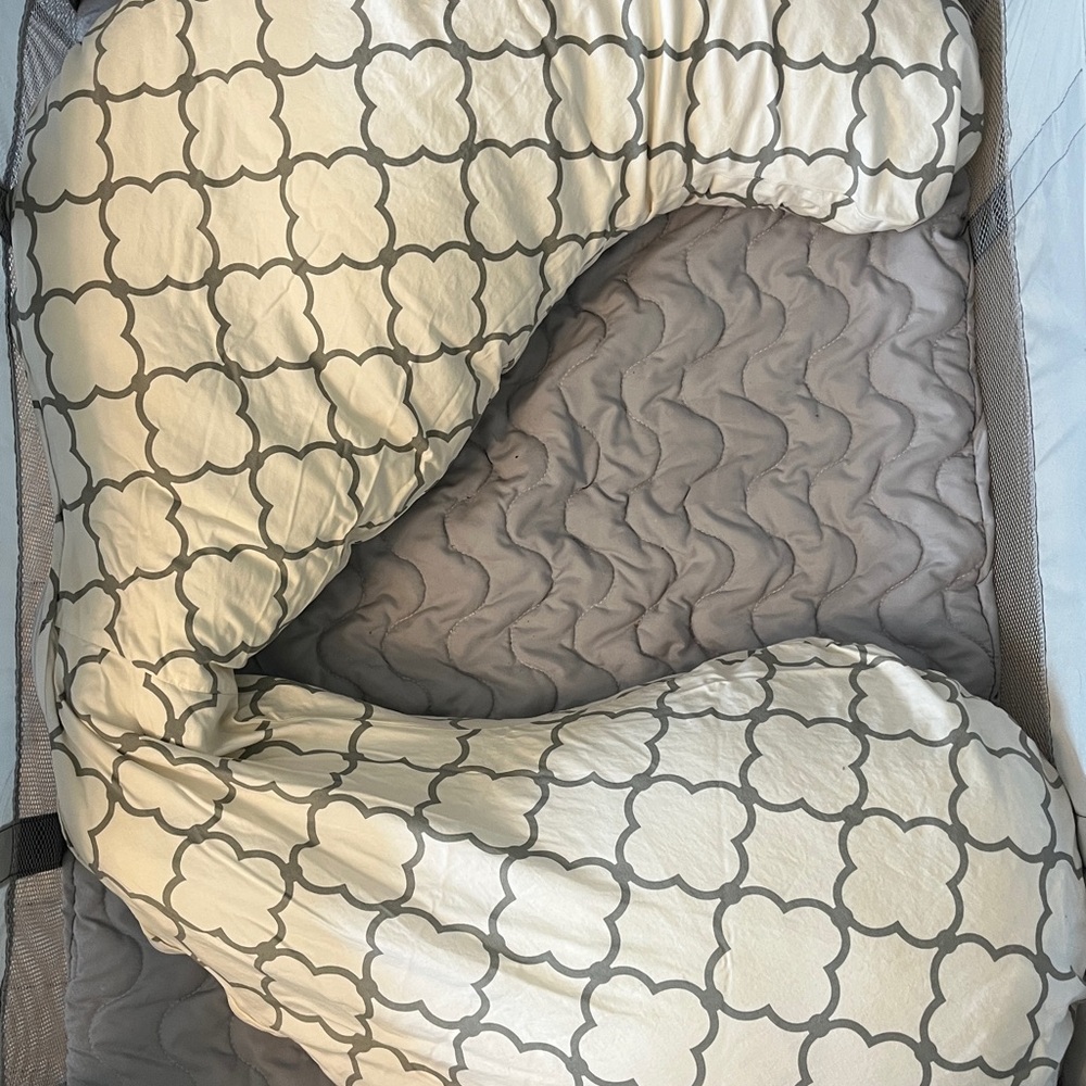 Boppy pregnancy pilllow